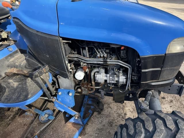 Image of New Holland TC33 equipment image 3