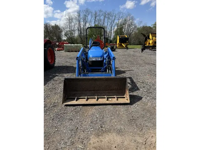 Image of New Holland TC33D equipment image 3