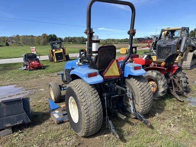 Image of New Holland TC33D equipment image 3