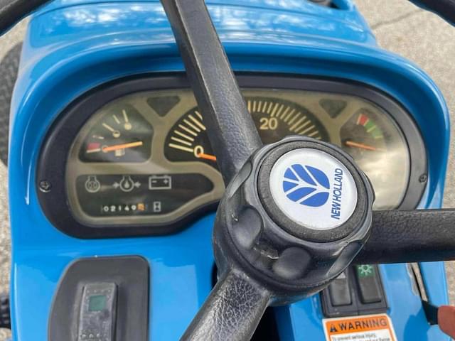 Image of New Holland TC33D equipment image 4