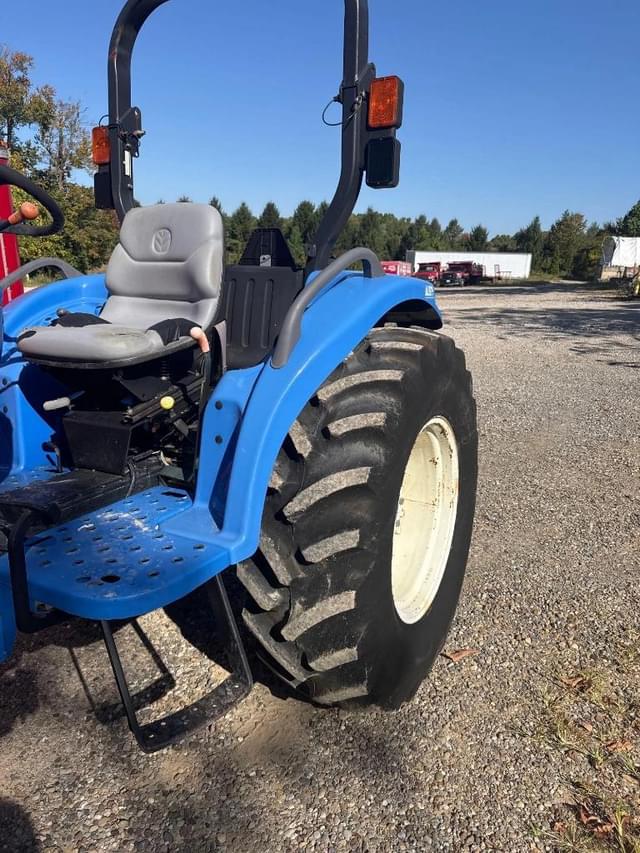 Image of New Holland TC35A equipment image 2