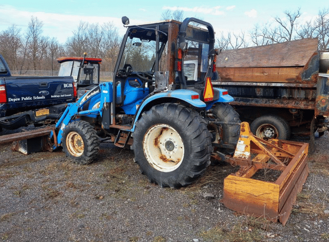 Image of New Holland TC40A equipment image 2