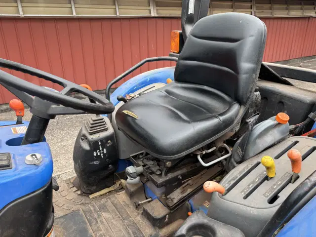 Image of New Holland TC40D equipment image 4