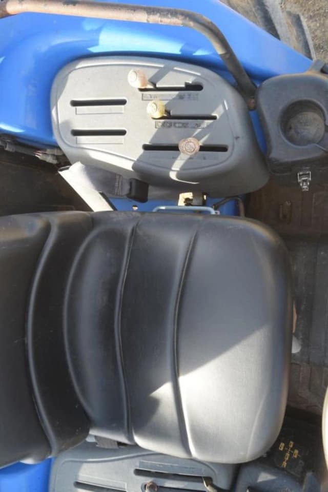 Image of New Holland TC45 equipment image 4