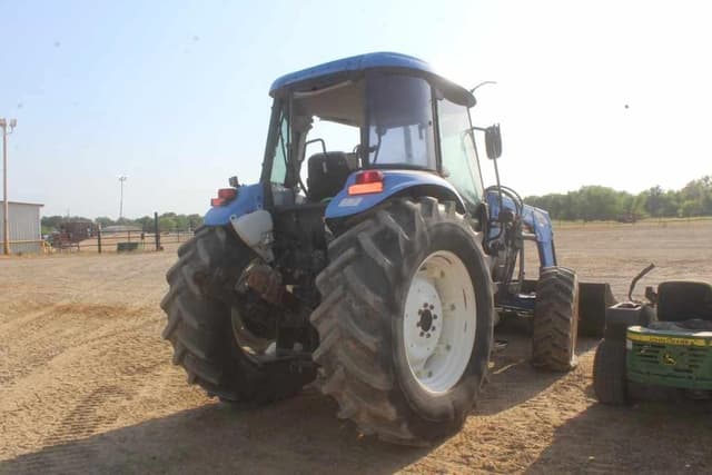 Image of New Holland TD95D equipment image 2