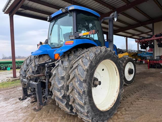 Image of New Holland TG230 equipment image 2