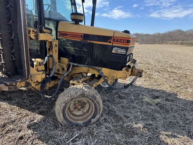 Image of New Holland 7740 equipment image 3