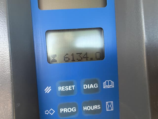 Image of New Holland TJ325 equipment image 4