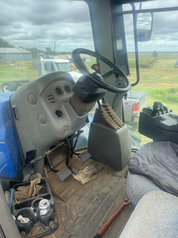 Image of New Holland TJ380 equipment image 4