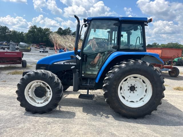 Image of New Holland TL100 equipment image 1
