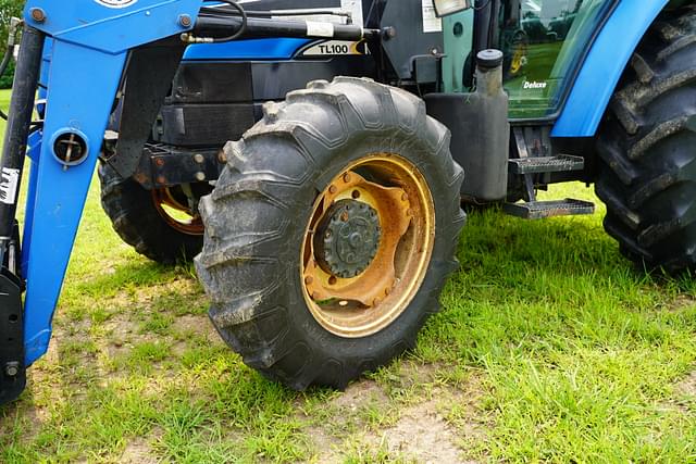 Image of New Holland TL100 equipment image 3