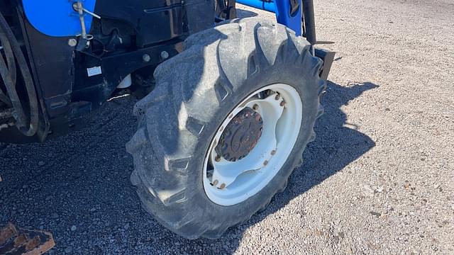 Image of New Holland TL100 equipment image 4