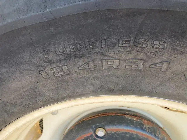 Image of New Holland TL100A equipment image 4