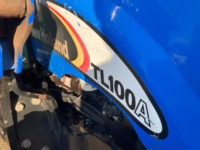 Image of New Holland TL100A equipment image 3