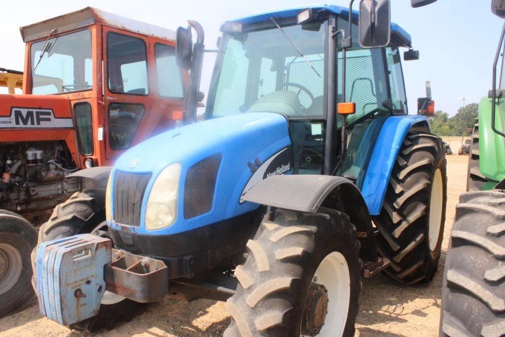 New Holland TL100A Equipment Image0