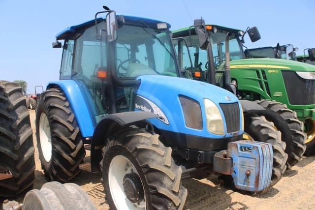 Image of New Holland TL100A equipment image 2