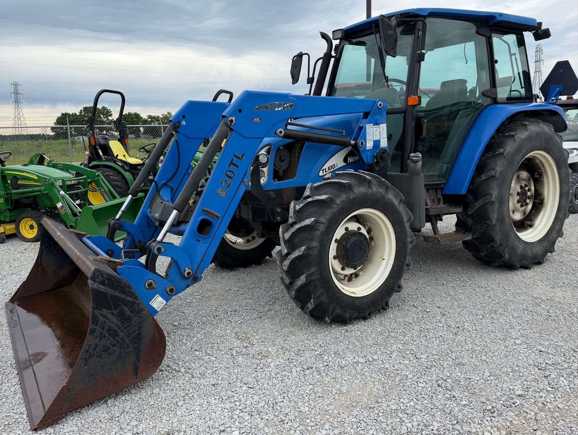 New Holland TL100A Equipment Image0