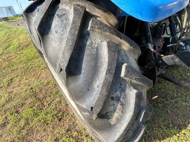 Image of New Holland TL100A equipment image 4