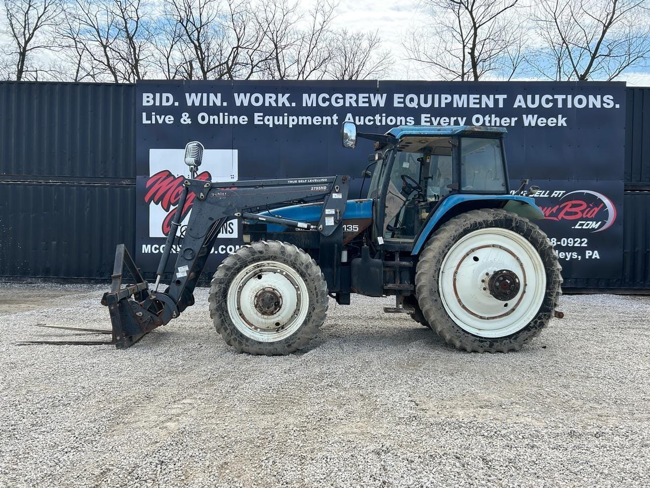 New Holland TM135 Equipment Image0