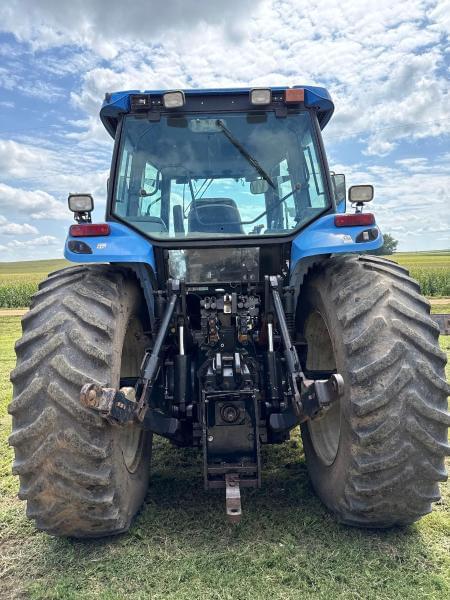 Image of New Holland TM175 equipment image 3