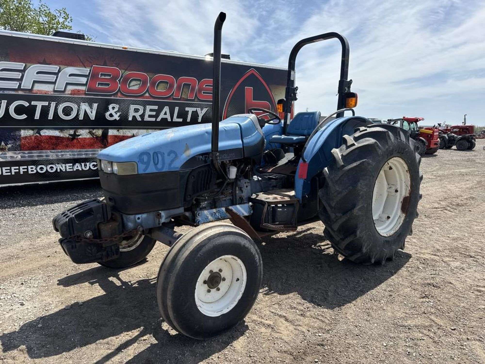 New Holland TN70 Equipment Image0