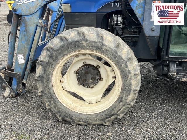 Image of New Holland TN70DA equipment image 2