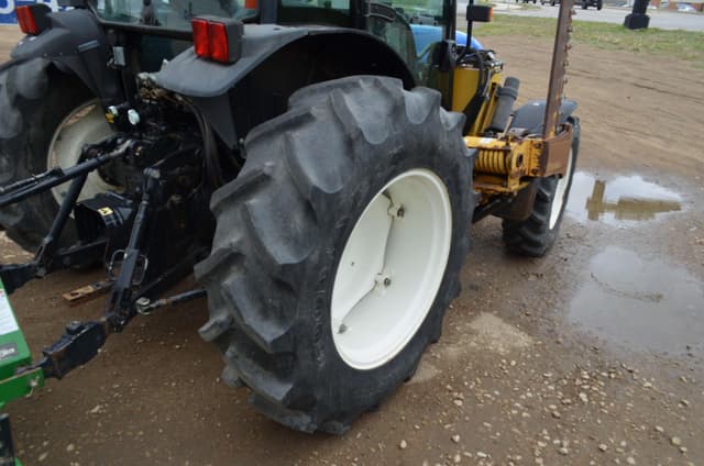 Image of New Holland TN70DA equipment image 3