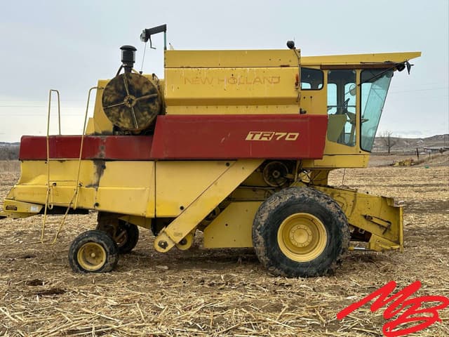 Image of New Holland TR70 equipment image 3