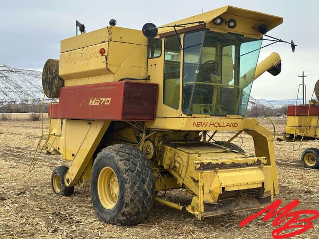 Image of New Holland TR70 equipment image 2