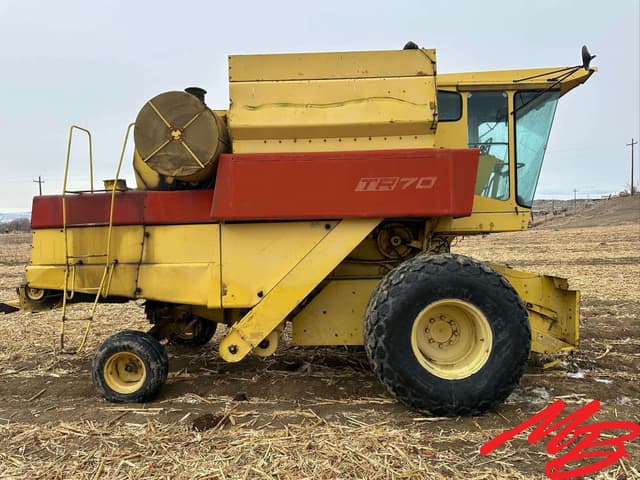 Image of New Holland TR70 equipment image 3