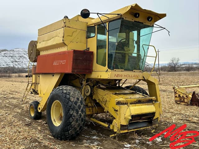 Image of New Holland TR70 equipment image 2