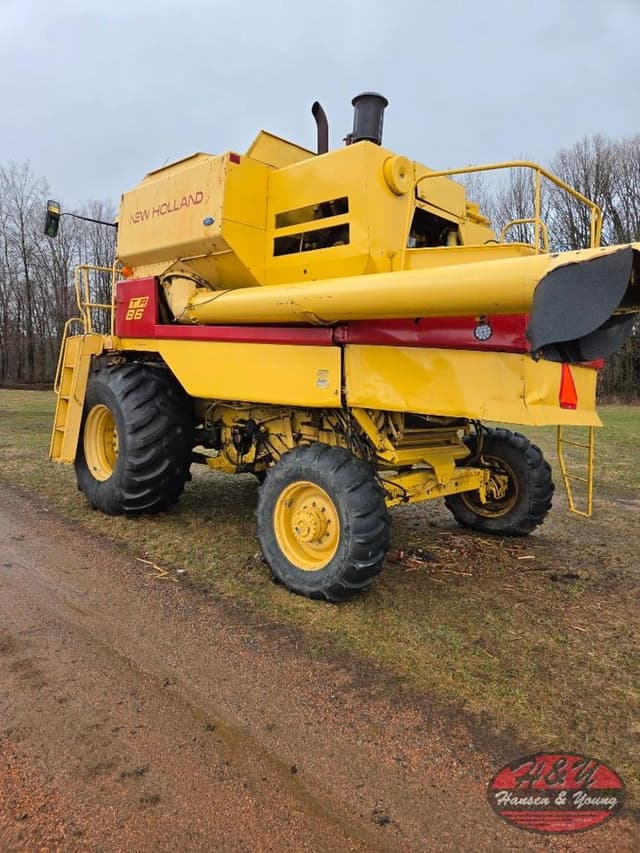 Image of New Holland TR86 equipment image 1