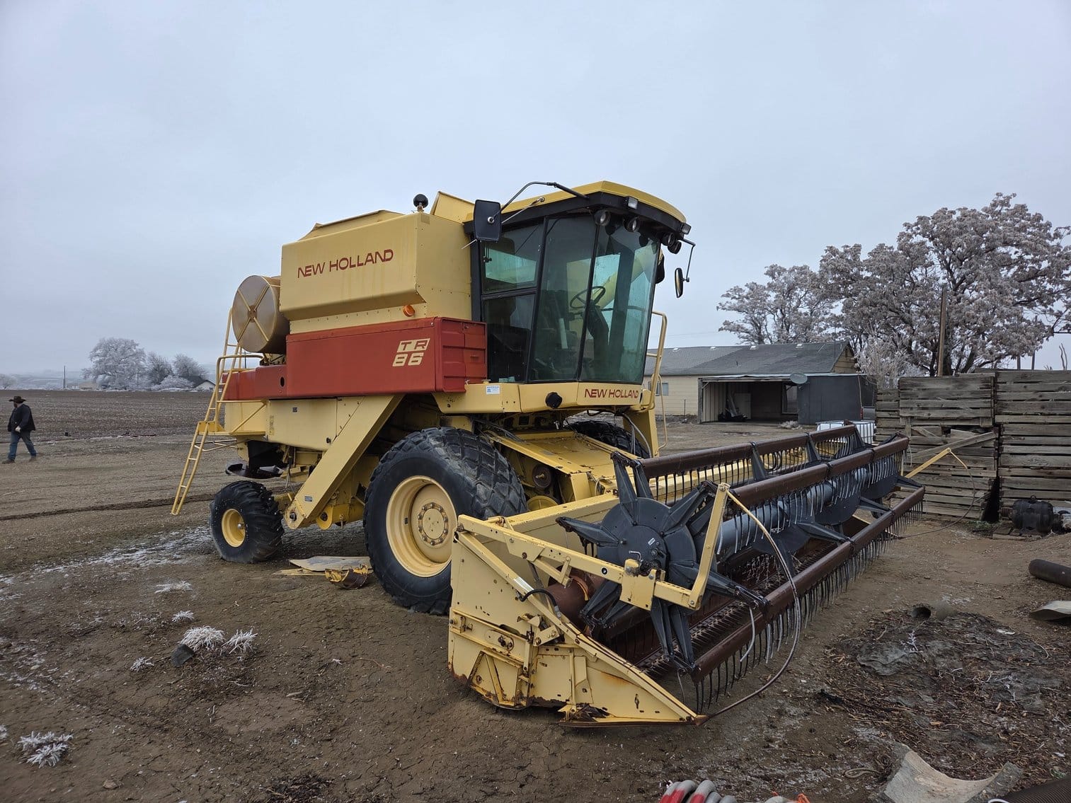 New Holland TR86 Equipment Image0