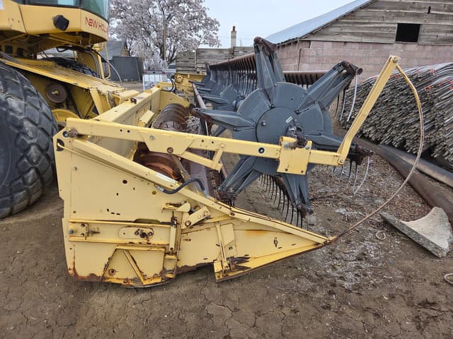 Image of New Holland TR86 equipment image 2