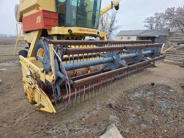 Image of New Holland TR86 equipment image 1