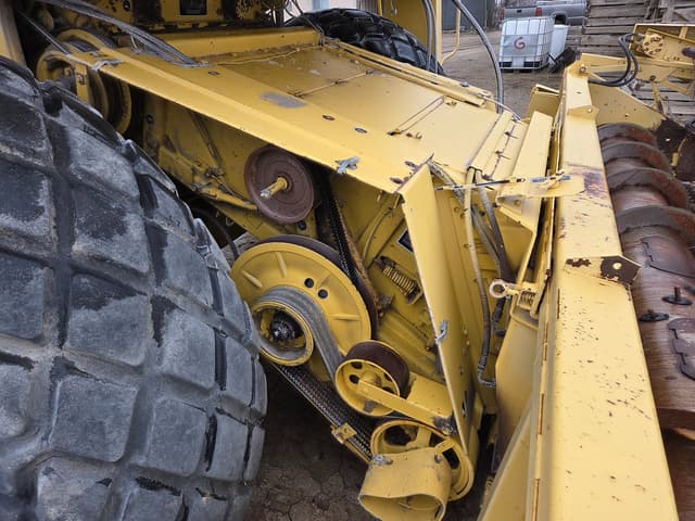 Image of New Holland TR86 equipment image 4