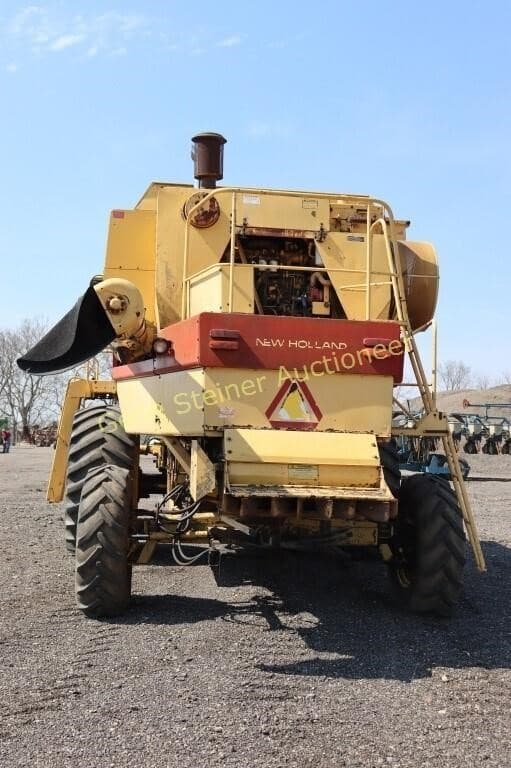 Image of New Holland TR86 equipment image 4