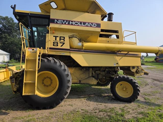 Image of New Holland TR87 equipment image 3