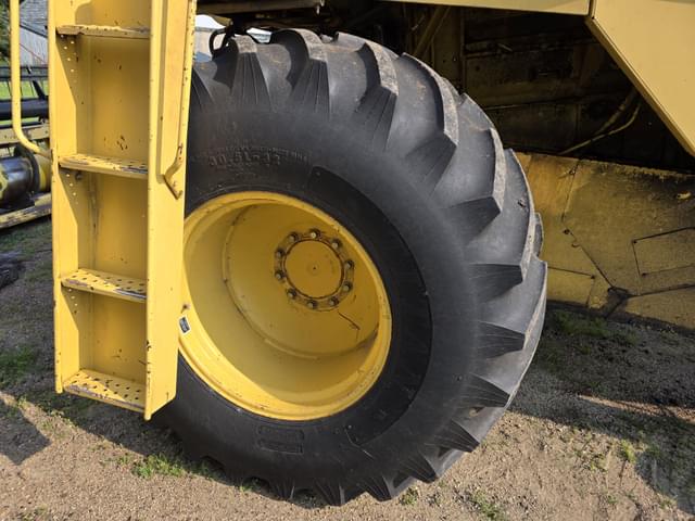 Image of New Holland TR87 equipment image 4