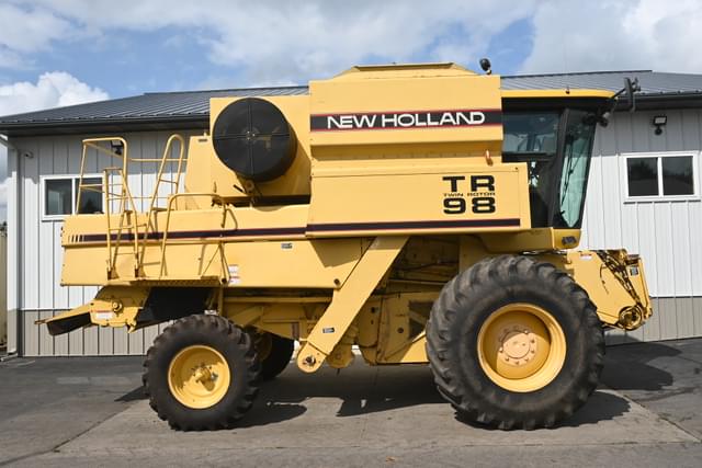 Image of New Holland TR98 equipment image 1