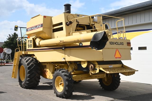 Image of New Holland TR98 equipment image 4