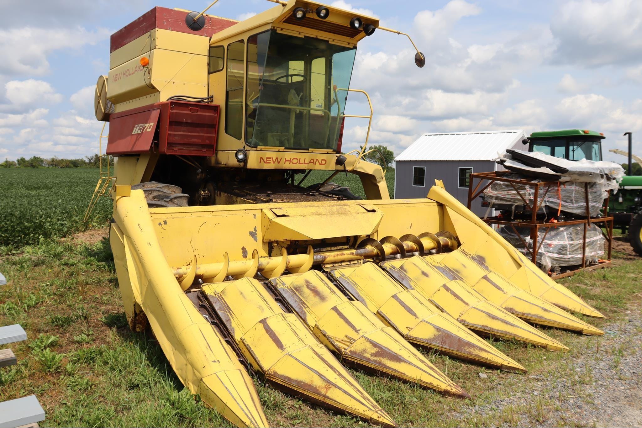New Holland TR70 Equipment Image0
