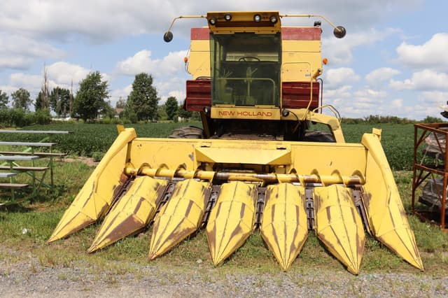 Image of New Holland TR70 equipment image 1