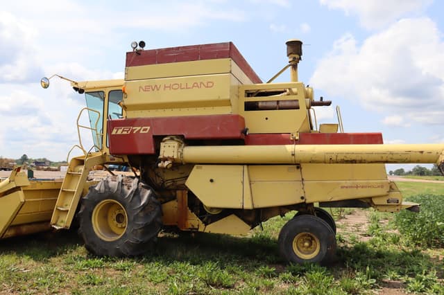 Image of New Holland TR70 equipment image 3