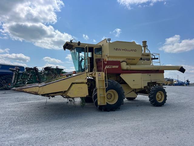 Image of New Holland TR85 equipment image 1