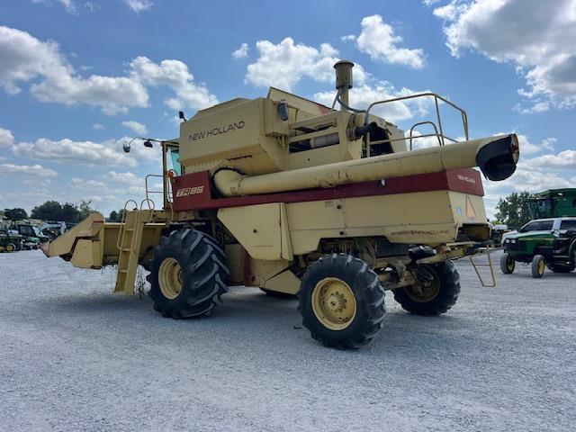 Image of New Holland TR85 equipment image 3