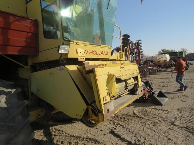 Image of New Holland TR85 equipment image 1