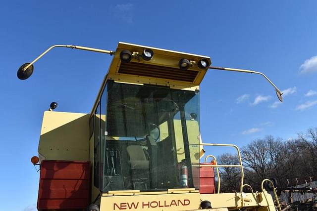 Image of New Holland TR85 equipment image 4