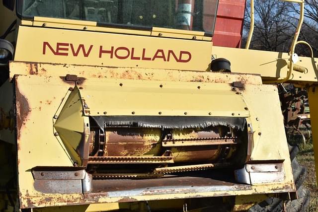 Image of New Holland TR85 equipment image 3