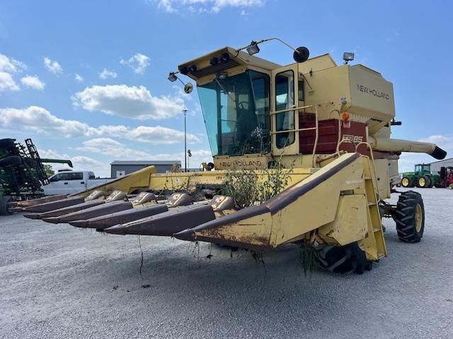 New Holland TR85 Equipment Image0